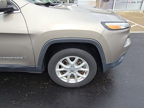 Certified 2016 Jeep Cherokee Latitude w/ Comfort/Convenience Group image 11