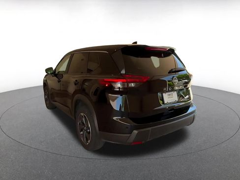 Used 2025 Nissan Rogue SV FWD image 11