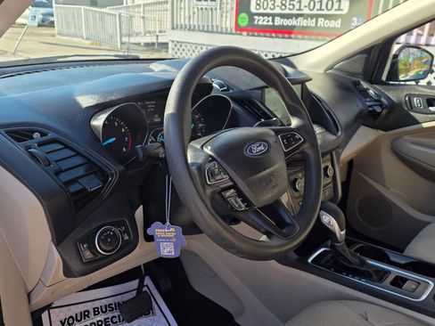 Used 2019 Ford Escape SE image 14