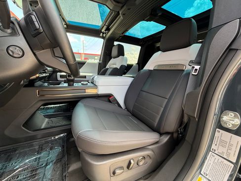 Used 2025 GMC Hummer EV 3X AWD/4WD image 17