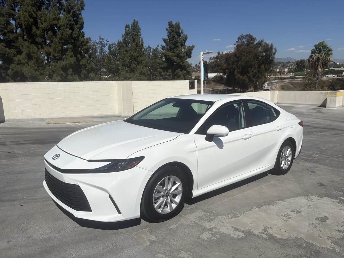 Used 2025 Toyota Camry LE FWD image 4