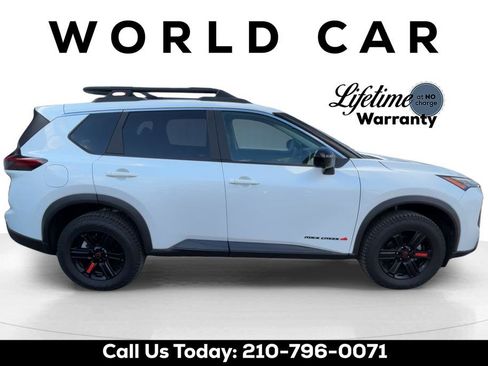 Used 2025 Nissan Rogue SV image 8