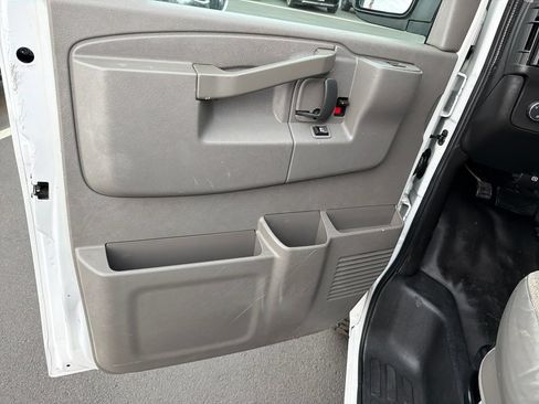 Used 2019 Chevrolet Express 2500 w/ Driver Convenience Package RWD image 10