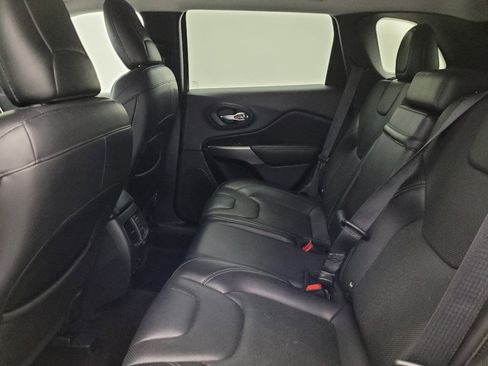 Used 2019 Jeep Cherokee Limited FWD image 18
