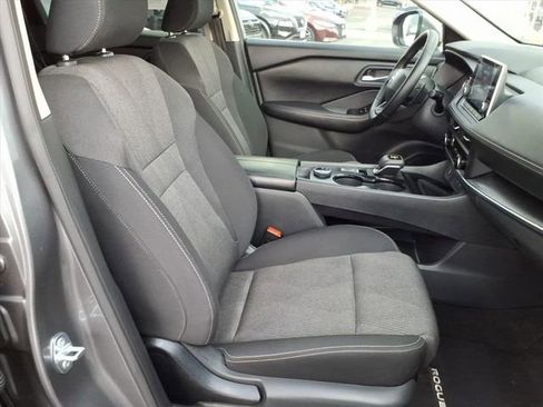 Used 2025 Nissan Rogue SV image 18