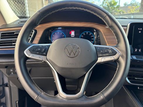 Used 2025 Volkswagen Atlas SE image 29