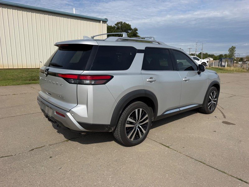 Used 2023 Nissan Pathfinder Platinum AWD/4WD image 3