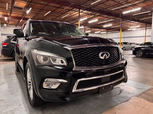 Used 2017 INFINITI QX80 2WD w/ Driver Assistance Package image 5