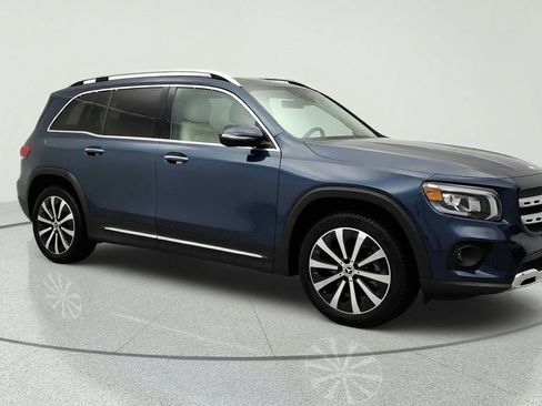 Used 2022 Mercedes-Benz GLB 250 w/ Premium Package Lite image 3
