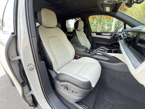 Certified 2026 Porsche Cayenne image 19