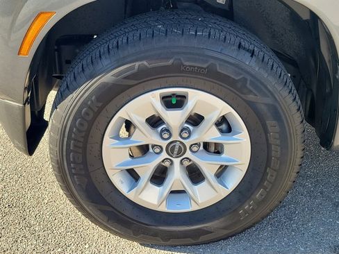 Certified 2024 Nissan Frontier SV image 12