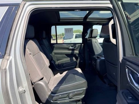 Used 2023 Chevrolet Suburban RST w/ Luxury Package AWD/4WD image 9