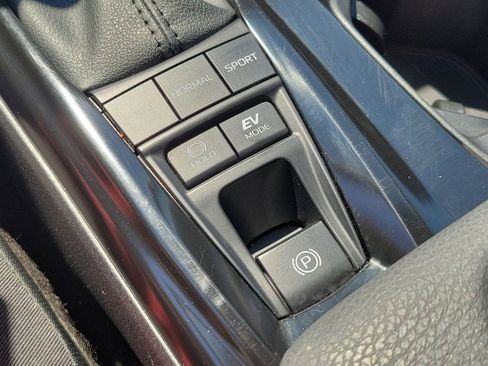 Used 2025 Toyota Camry LE image 29