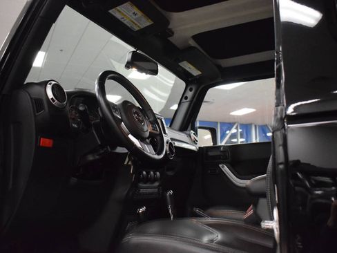 Used 2017 Jeep Wrangler Rubicon AWD/4WD image 14