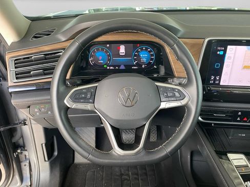 Used 2025 Volkswagen Atlas SE FWD image 12