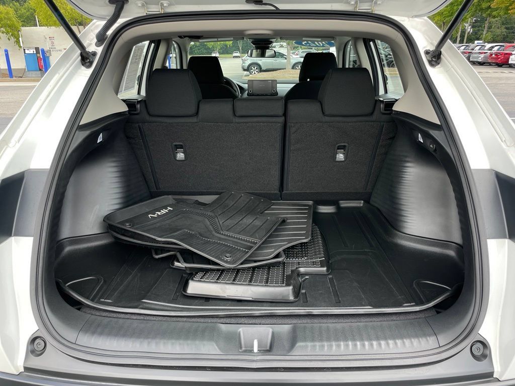 Certified 2025 Honda HR-V LX image 41