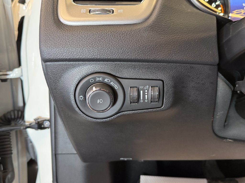 Used 2021 Jeep Compass Latitude AWD/4WD image 18