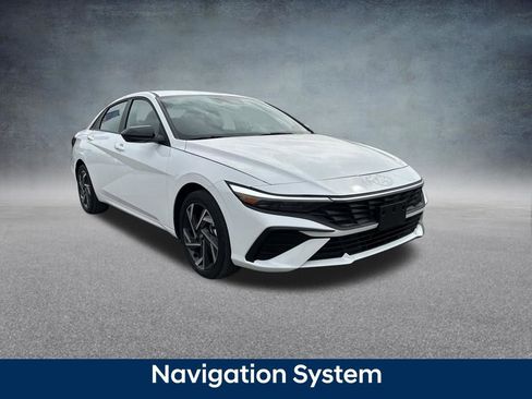 Certified 2025 Hyundai Elantra SEL image 9