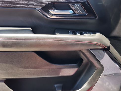 Used 2025 GMC Yukon XL AT4 Ultimate w/ LPO, Floor Liner Package AWD/4WD image 23