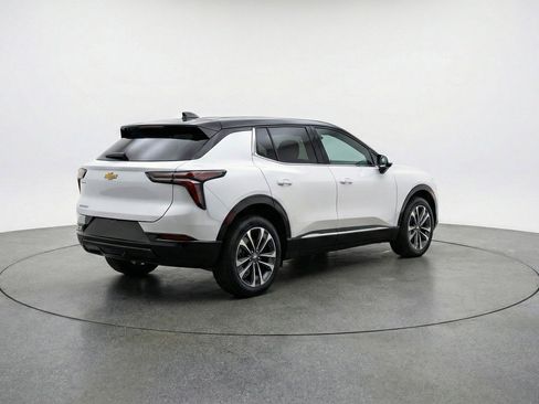 Used 2025 Chevrolet Equinox LT FWD image 9