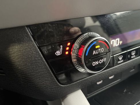 Used 2025 Mitsubishi Outlander SE image 30