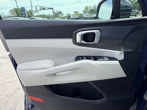 Certified 2025 Kia Sorento S image 23