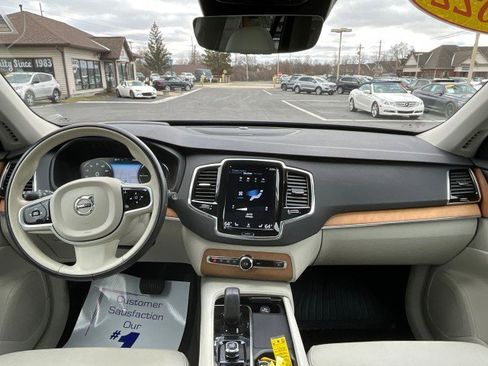 Used 2022 Volvo XC90 T8 Inscription Expression image 11