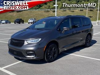 Used 2021 Chrysler Pacifica Touring-L w/ Uconnect Theater Family Group image 1