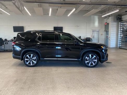 Used 2024 Honda Pilot Touring image 4