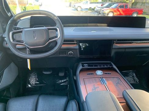 New 2025 Lincoln Navigator Black Label image 19