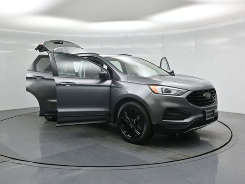 Certified 2022 Ford Edge SE w/ Black Appearance Package image 33