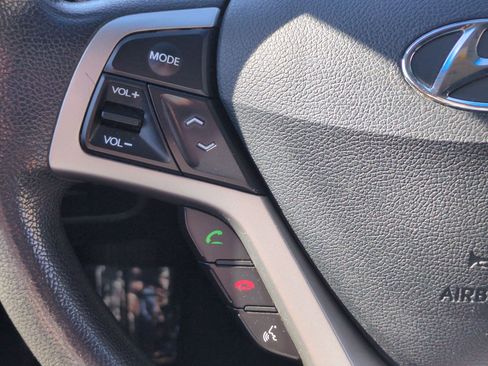 Used 2014 Hyundai Veloster FWD image 18