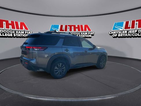 Used 2022 Nissan Pathfinder SV FWD image 8