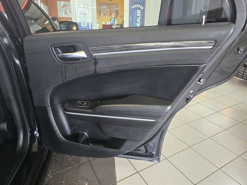 Used 2022 Chrysler 300 Touring L image 15