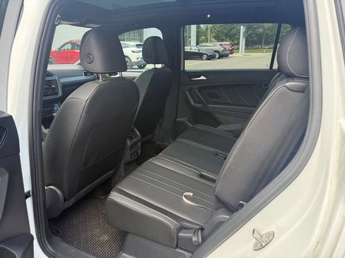 Used 2023 Volkswagen Tiguan SE R-Line FWD image 6