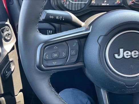 Used 2025 Jeep Wrangler Unlimited Rubicon w/ Convenience Group AWD/4WD image 20