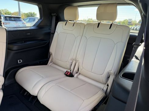 Used 2025 Jeep Grand Cherokee L Limited w/ Luxury Tech Group II image 14