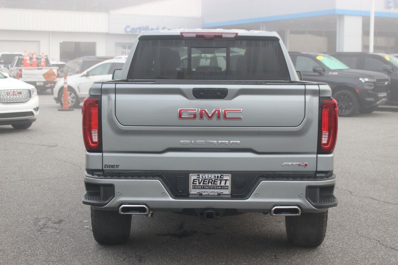 Used 2025 GMC Sierra 1500 AT4 w/ AT4 Premium Package AWD/4WD image 6