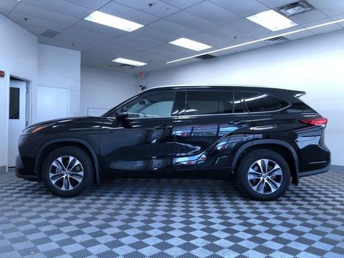 Used 2022 Toyota Highlander XLE image 12