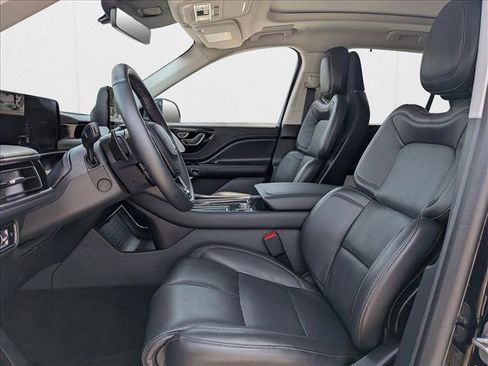 Used 2025 Lincoln Aviator Reserve w/ Equipment Group 201A image 11