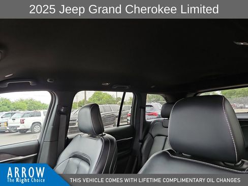 Used 2025 Jeep Grand Cherokee Limited AWD/4WD image 22