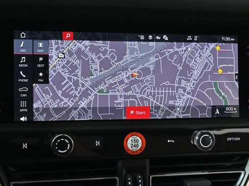 Certified 2025 Porsche Macan image 12