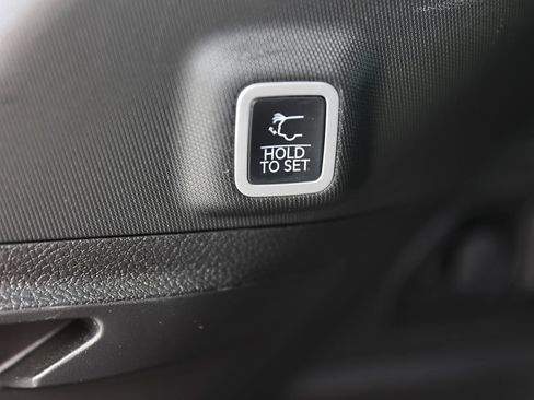 Used 2025 Jeep Grand Cherokee Altitude AWD/4WD image 15