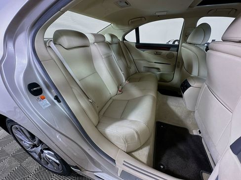 Used 2015 Lexus LS 460 w/ Comfort Package RWD image 34