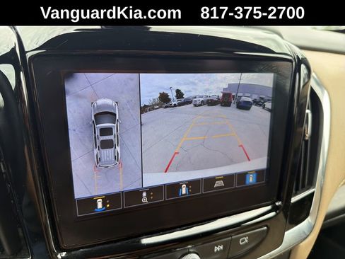 Used 2023 Chevrolet Traverse Premier FWD image 27