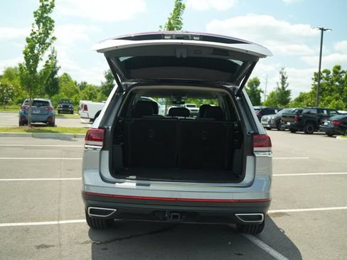Used 2025 Volkswagen Atlas SE FWD image 17