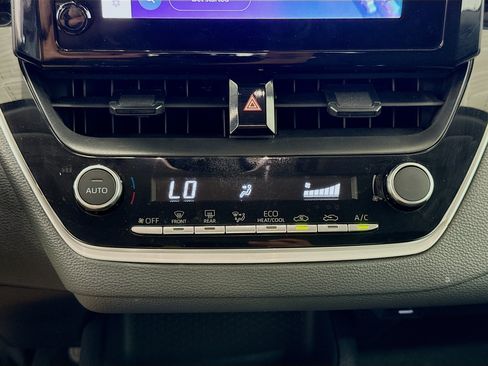 Used 2025 Toyota Corolla LE FWD image 22