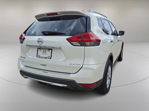 Used 2017 Nissan Rogue SV AWD/4WD image 10