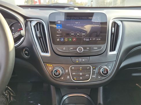 Used 2024 Chevrolet Malibu LT image 12