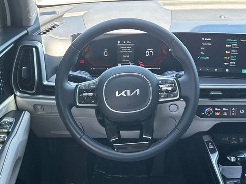Used 2025 Kia Sorento S FWD image 24